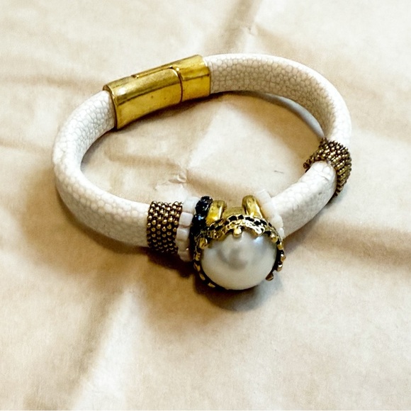 Laura Janelle Faux Pearl with Textured Band Bracelet - Picture 2 of 6